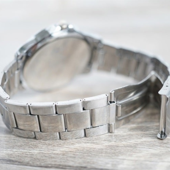 PEANUTS THE CAST CUSTOM STAINLESS STEEL WATCH NWT - Picture 5 of 7